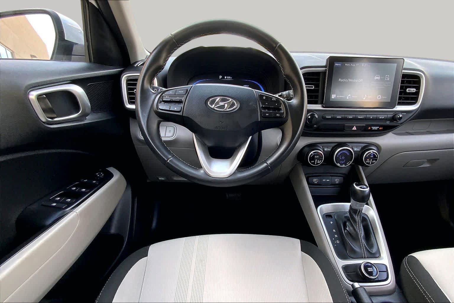 Certified 2025 Hyundai Venue SEL FWD image 6