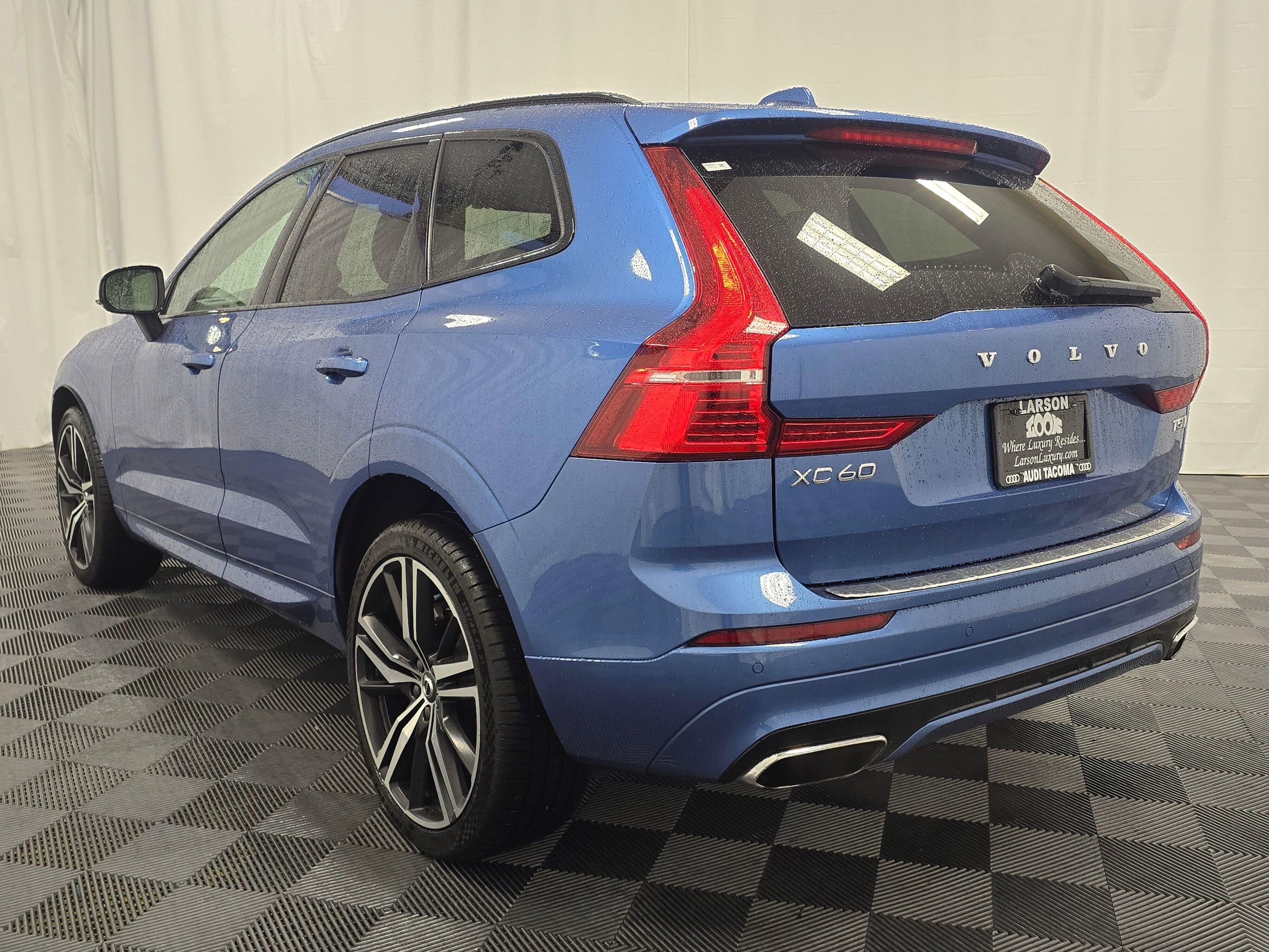 Used 2021 Volvo XC60 T5 R-Design w/ Protection Package Premier AWD/4WD image 3
