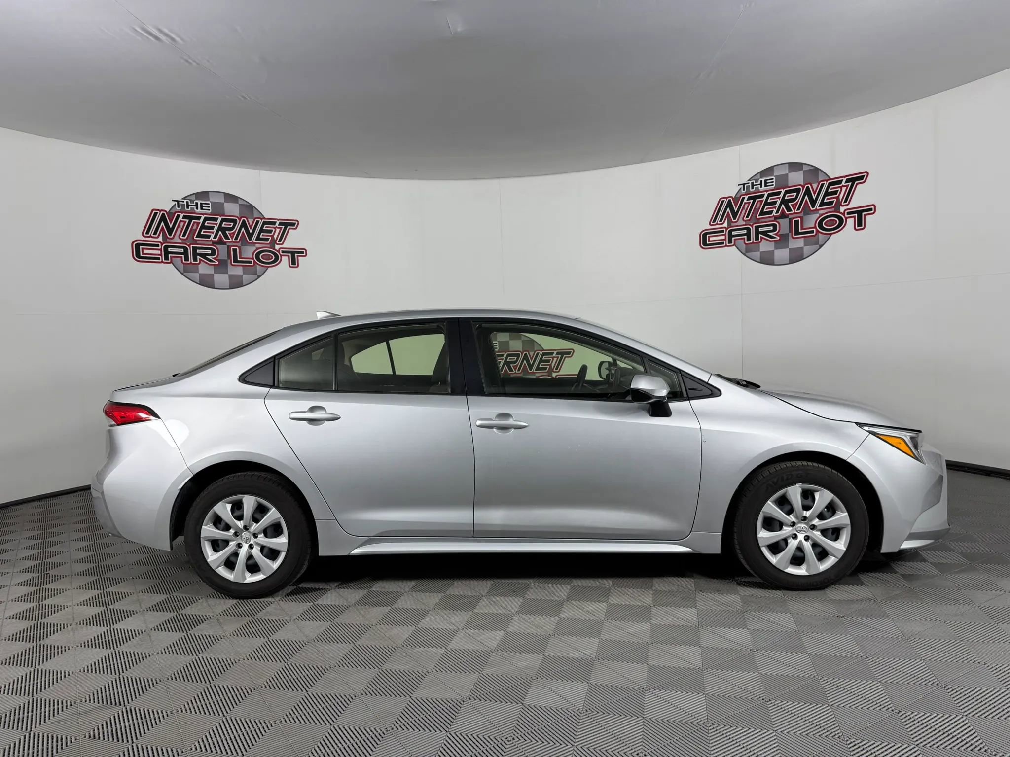 Used 2025 Toyota Corolla LE FWD image 8