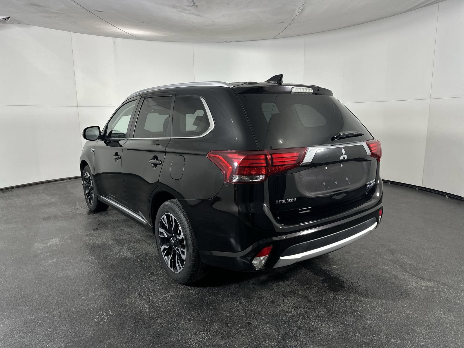 Used 2018 Mitsubishi Outlander SEL AWD/4WD image 6