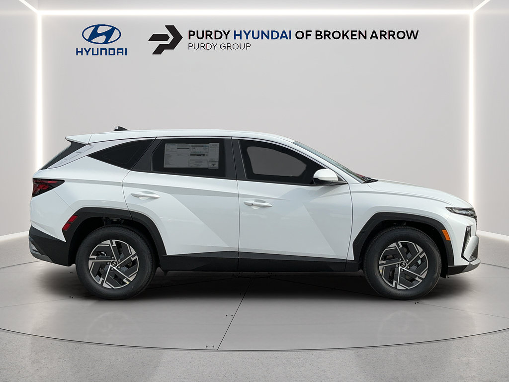 New 2026 Hyundai Tucson Blue SE FWD image 2