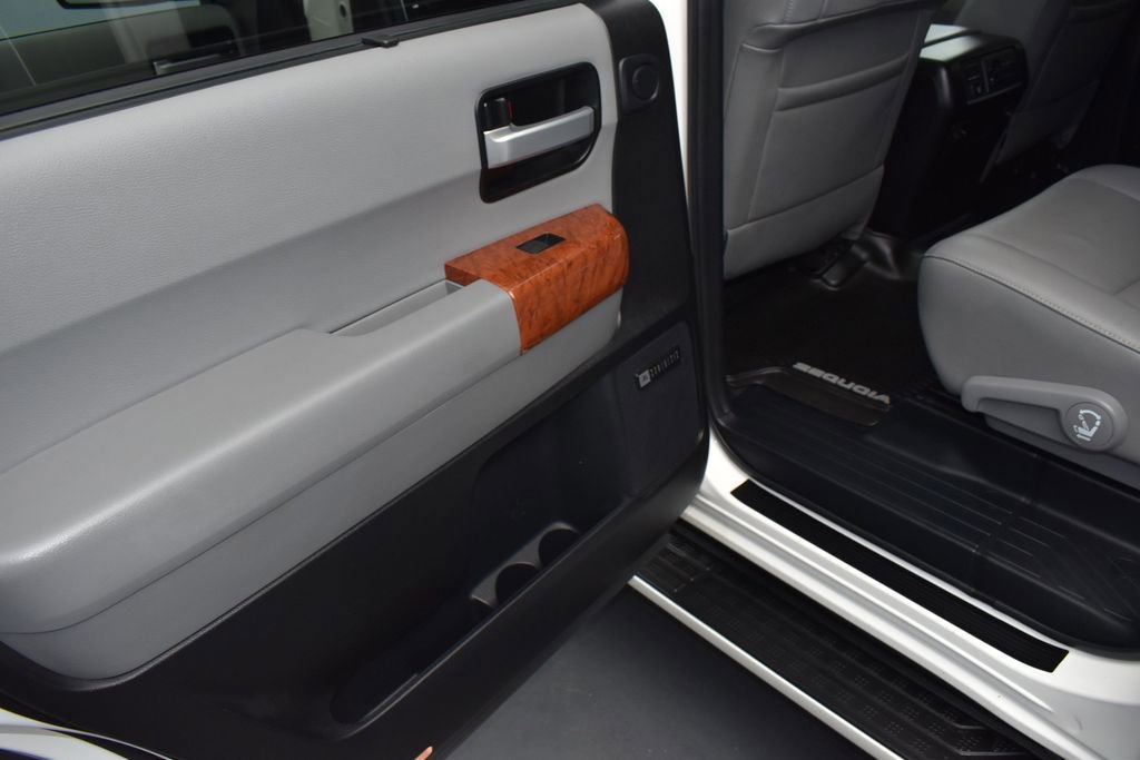 Used 2019 Toyota Sequoia Platinum AWD/4WD image 18