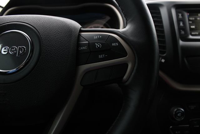 Used 2015 Jeep Cherokee Latitude FWD image 13