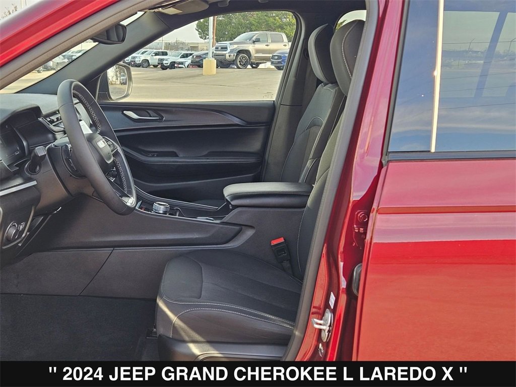 Used 2024 Jeep Grand Cherokee L Laredo image 11