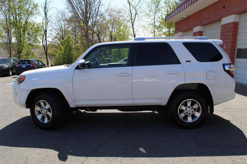 Used 2016 Toyota 4Runner SR5 AWD/4WD image 2