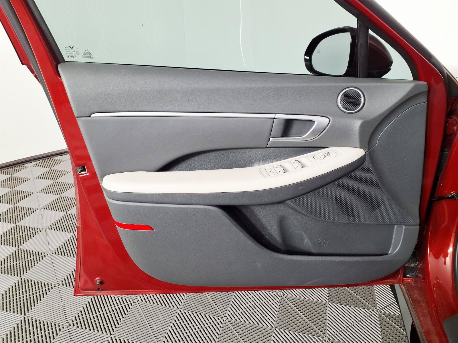 Certified 2025 Hyundai Sonata SEL FWD image 16