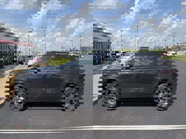 Used 2022 Land Rover Range Rover Velar R-Dynamic S image 3