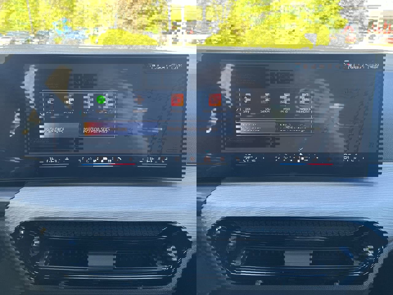 Used 2025 BMW i4 eDrive40 w/ Parking Assistance Package image 23