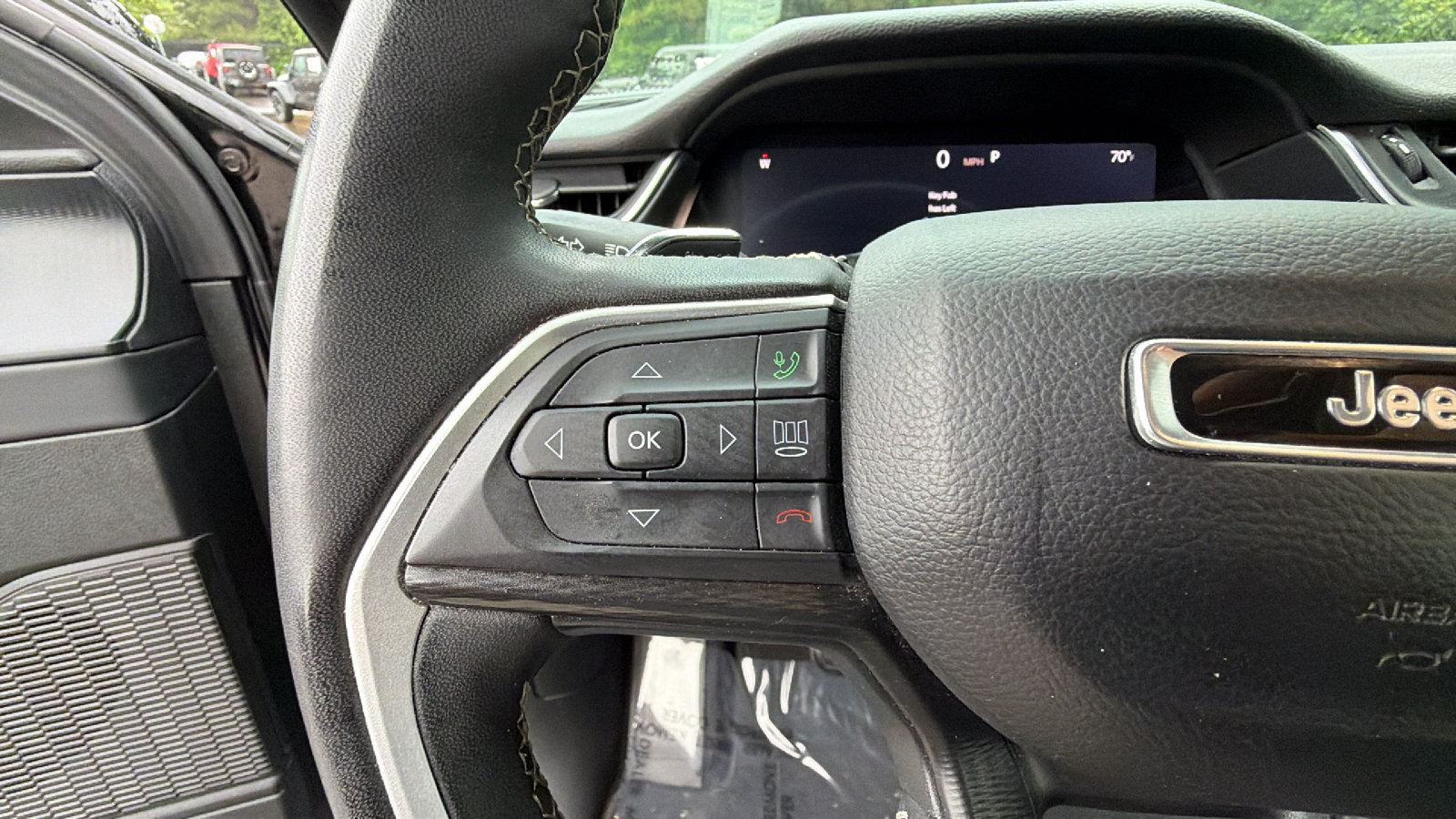Used 2024 Jeep Grand Cherokee Laredo w/ Luxury Tech Group I AWD/4WD image 27