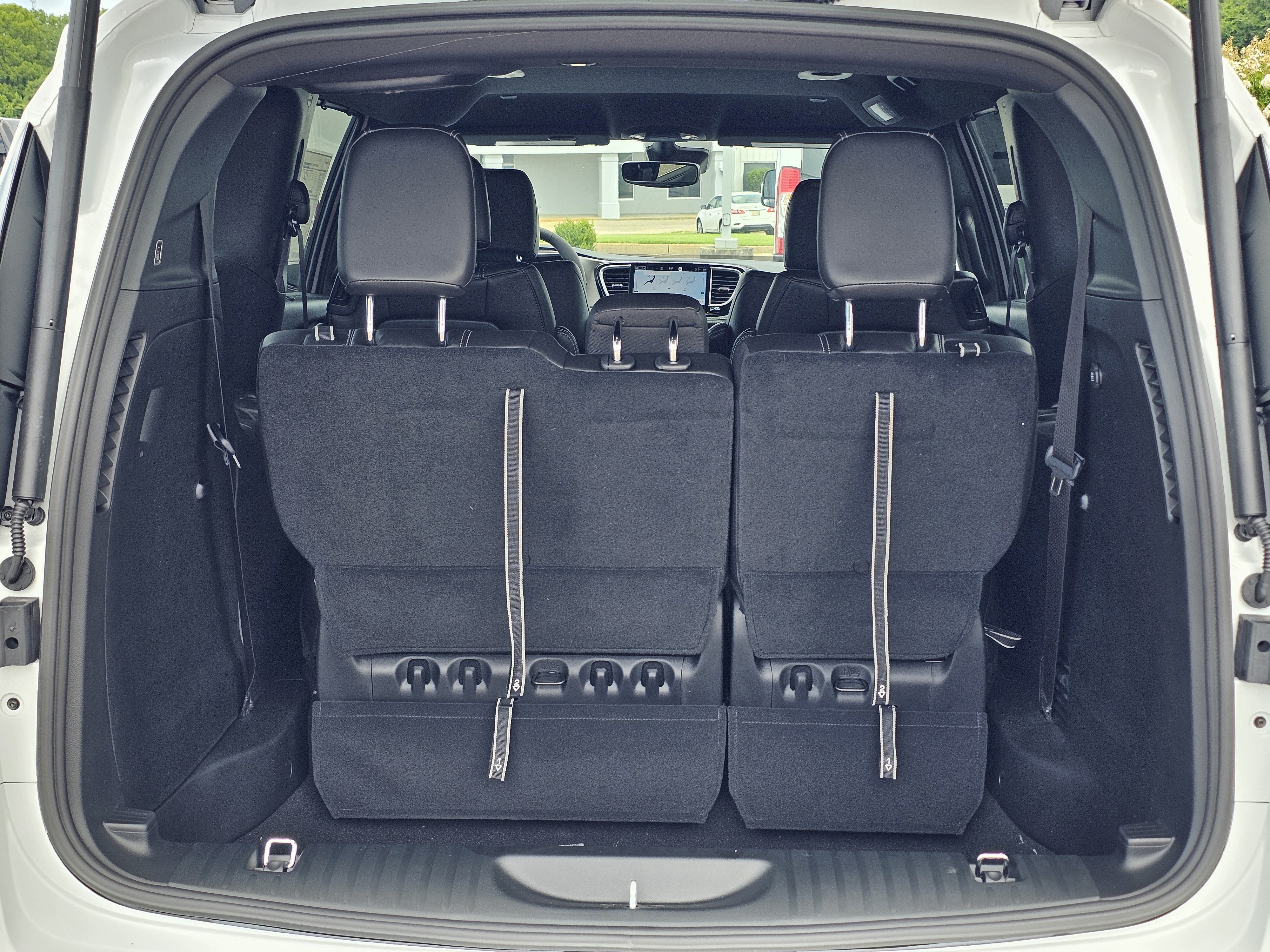 New 2027 Chrysler Pacifica Select FWD image 11