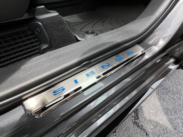 Used 2025 Toyota Sienna Limited AWD/4WD image 20