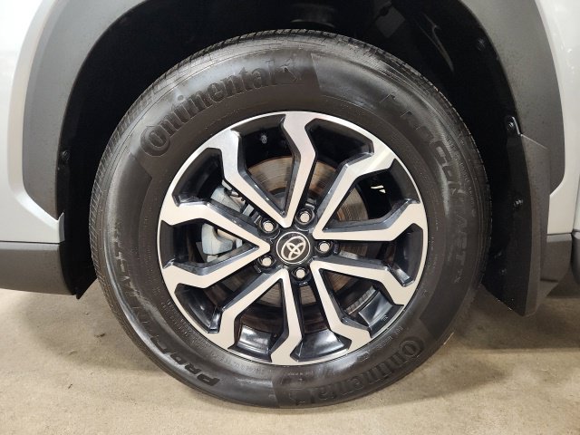Used 2024 Toyota Corolla Cross AWD Hybrid image 11