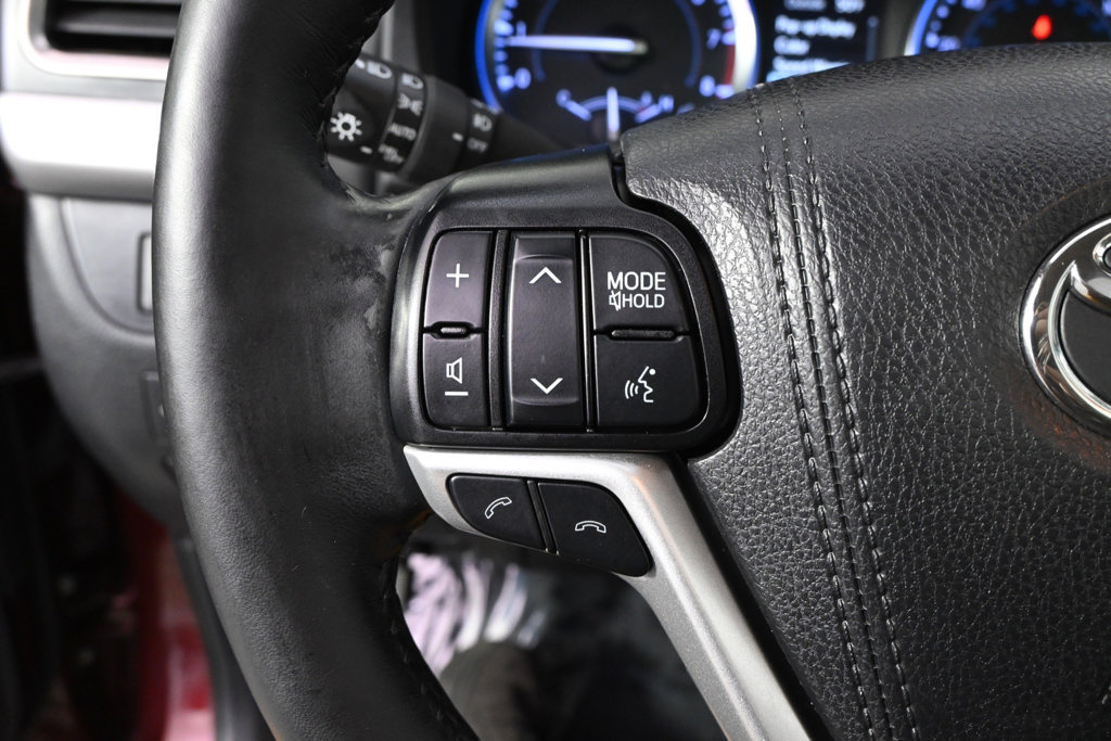 Used 2019 Toyota Highlander Limited Platinum AWD/4WD image 32