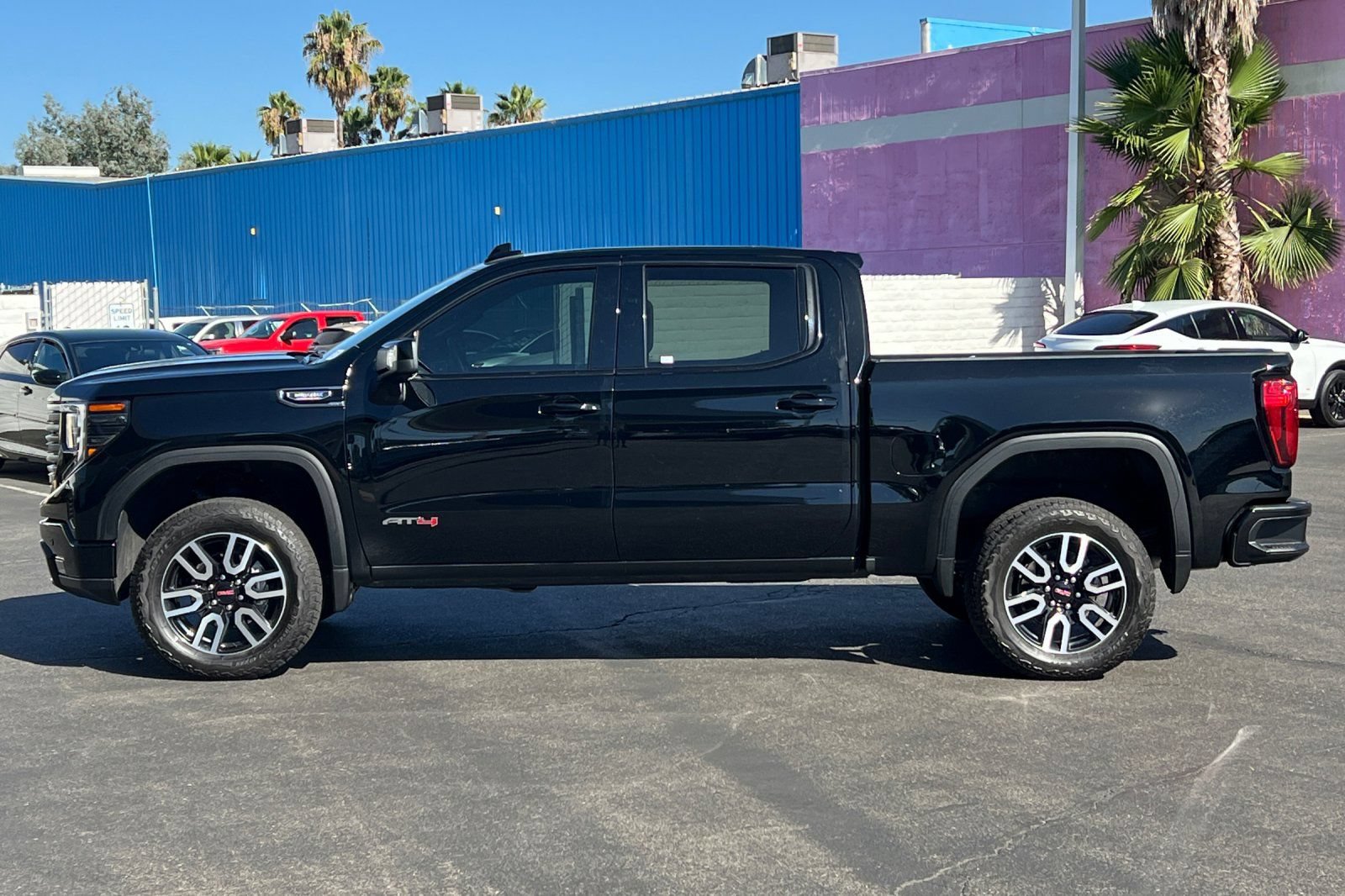 Used 2025 GMC Sierra 1500 AT4 w/ Technology Package AWD/4WD image 7