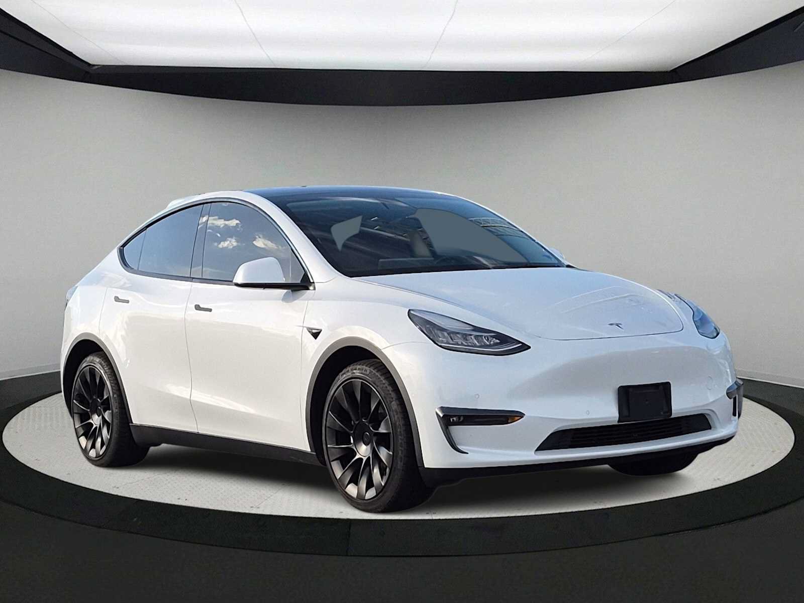 Used 2021 Tesla Model Y Long Range AWD/4WD image 2