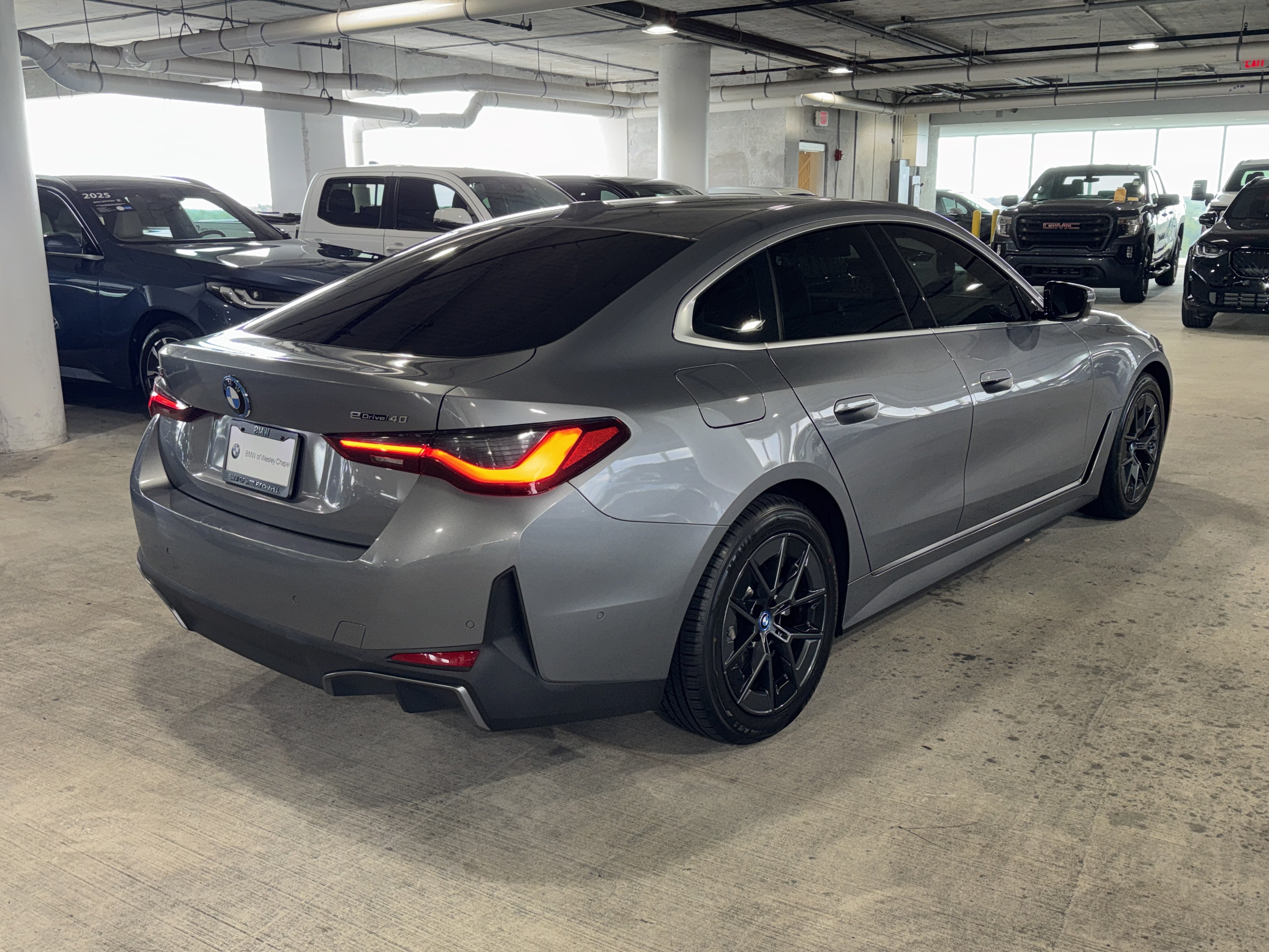 Used 2023 BMW i4 eDrive40 RWD image 8