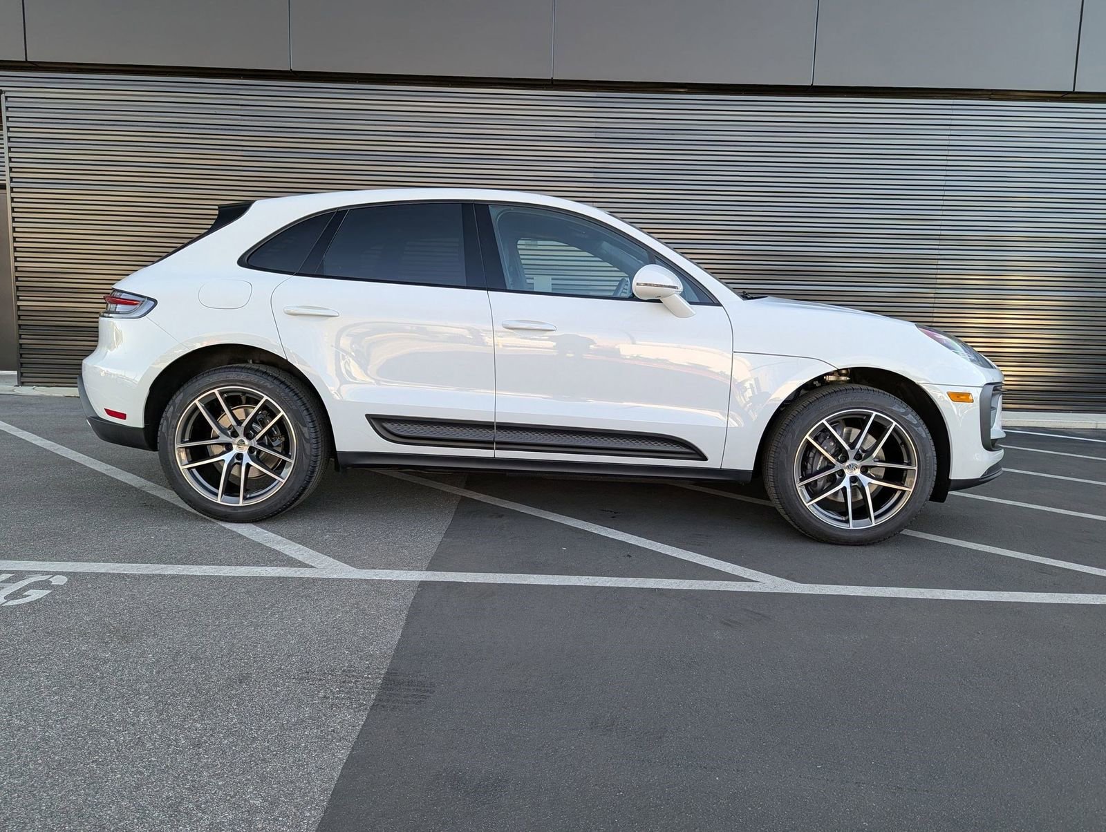 Certified 2025 Porsche Macan image 8