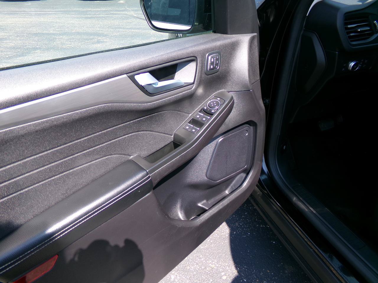 Used 2022 Ford Escape Titanium AWD/4WD image 13