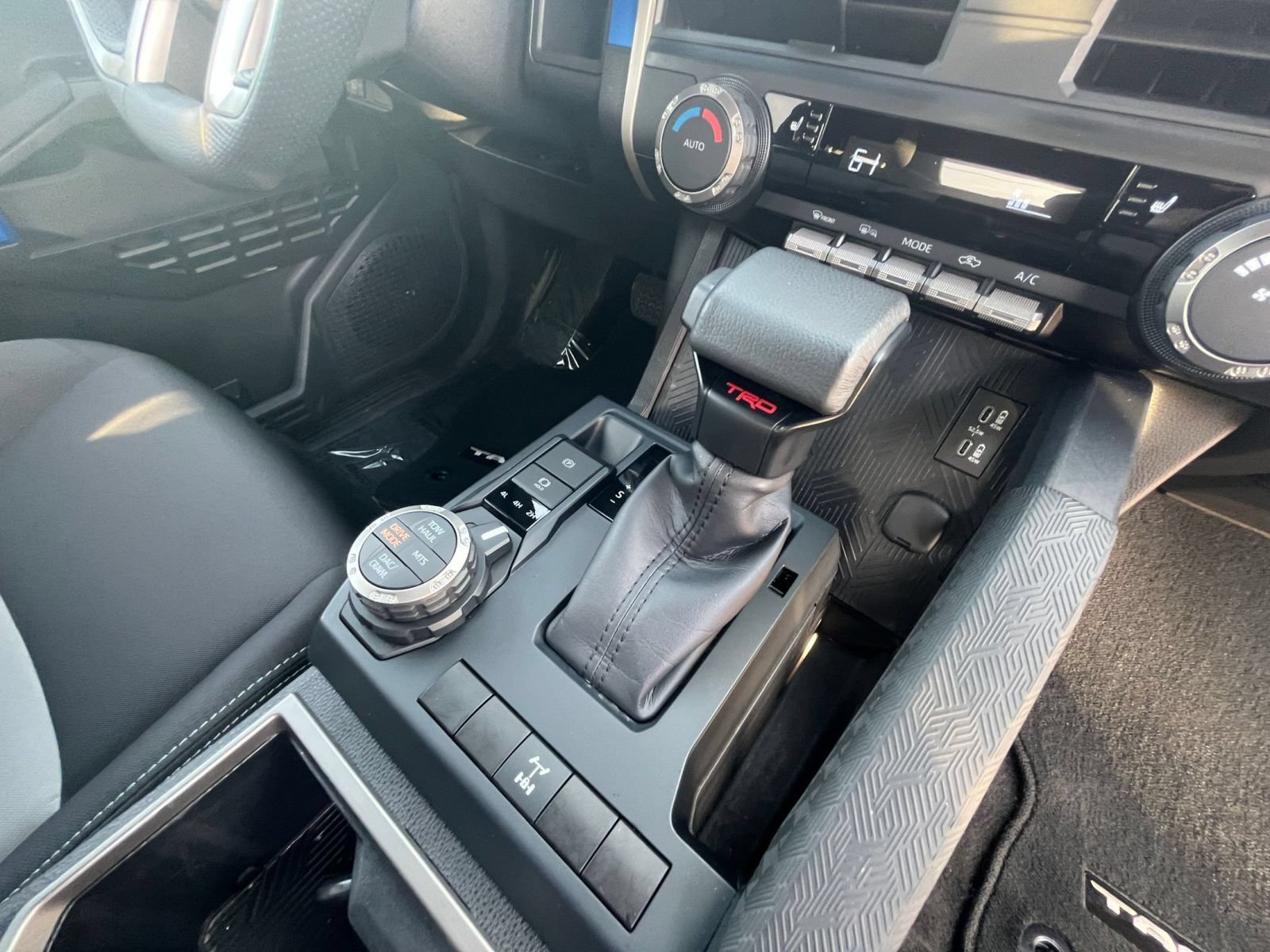 Used 2025 Toyota Tacoma TRD Off-Road AWD/4WD image 39