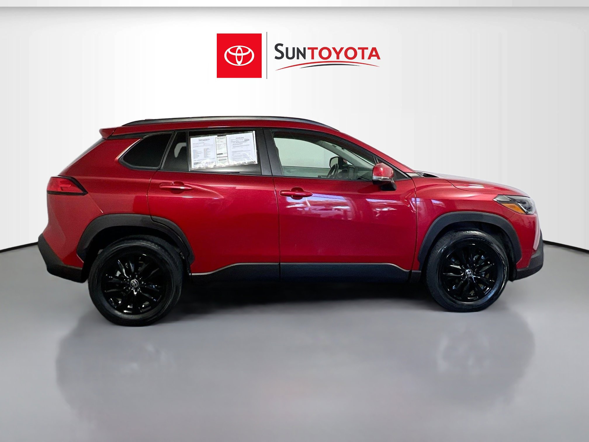 Used 2022 Toyota Corolla Cross LE image 2