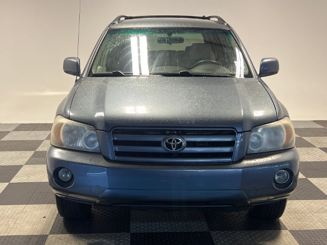 Used 2005 Toyota Highlander 2WD w/ Towing Prep Pkg image 2