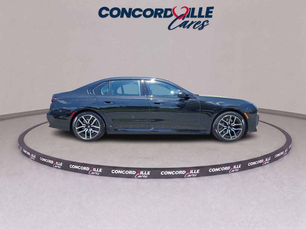 Used 2025 BMW i7 xDrive60 AWD/4WD image 6