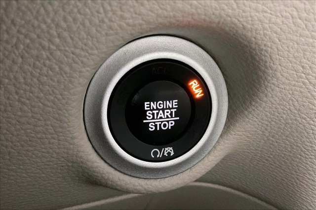Used 2021 Chrysler Pacifica Touring-L w/ Uconnect Theater Family Group FWD image 37