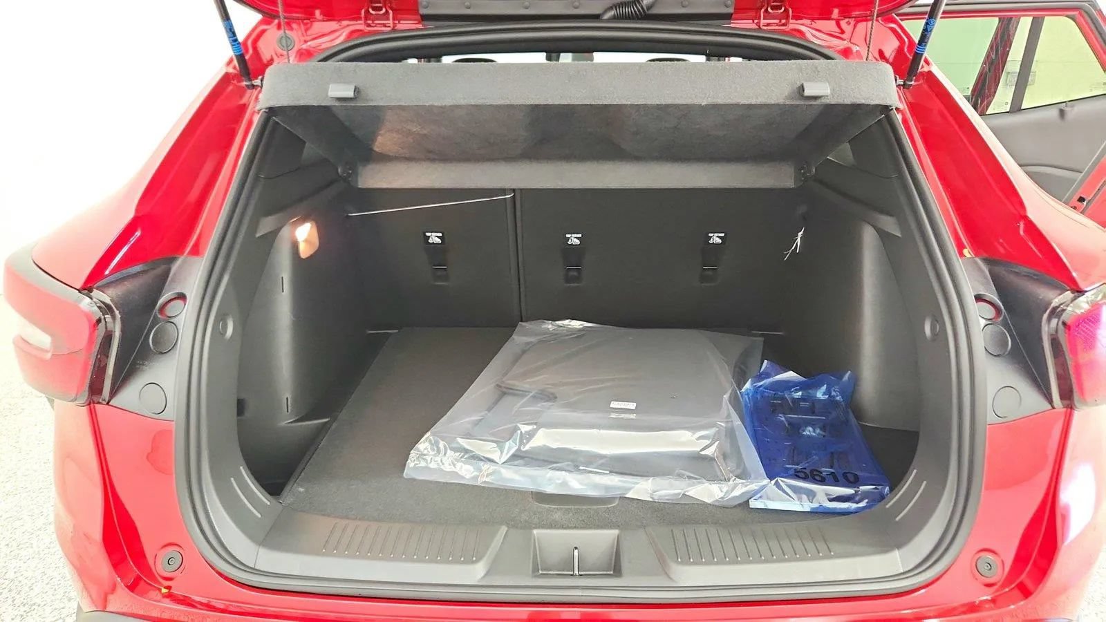 New 2026 Chevrolet Trax RS w/ Driver Confidence Package FWD image 36