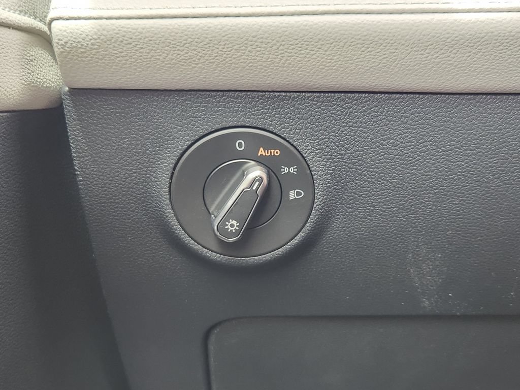 New 2026 Volkswagen Taos SEL AWD/4WD image 11