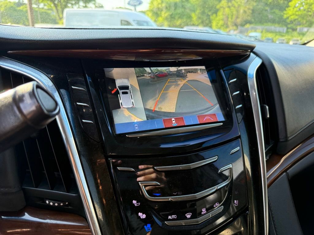 Used 2019 Cadillac Escalade Luxury AWD/4WD image 13