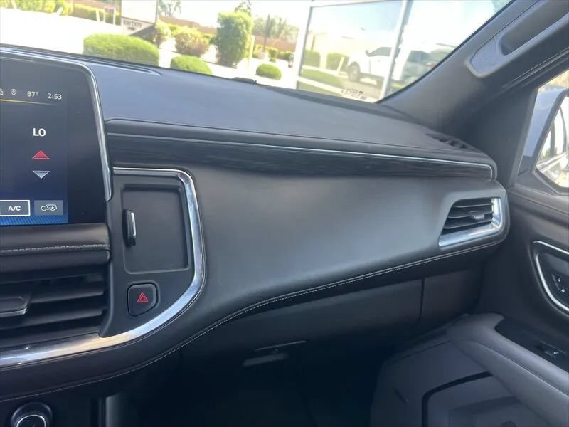 Used 2022 Chevrolet Suburban Z71 w/ Luxury Package AWD/4WD image 28