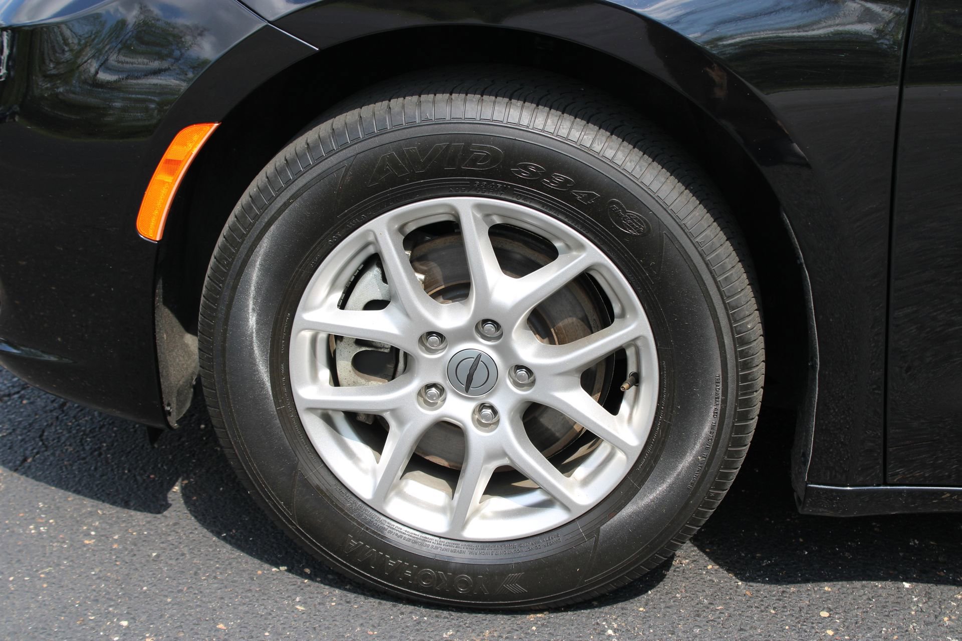 Used 2024 Chrysler Pacifica Touring-L image 11