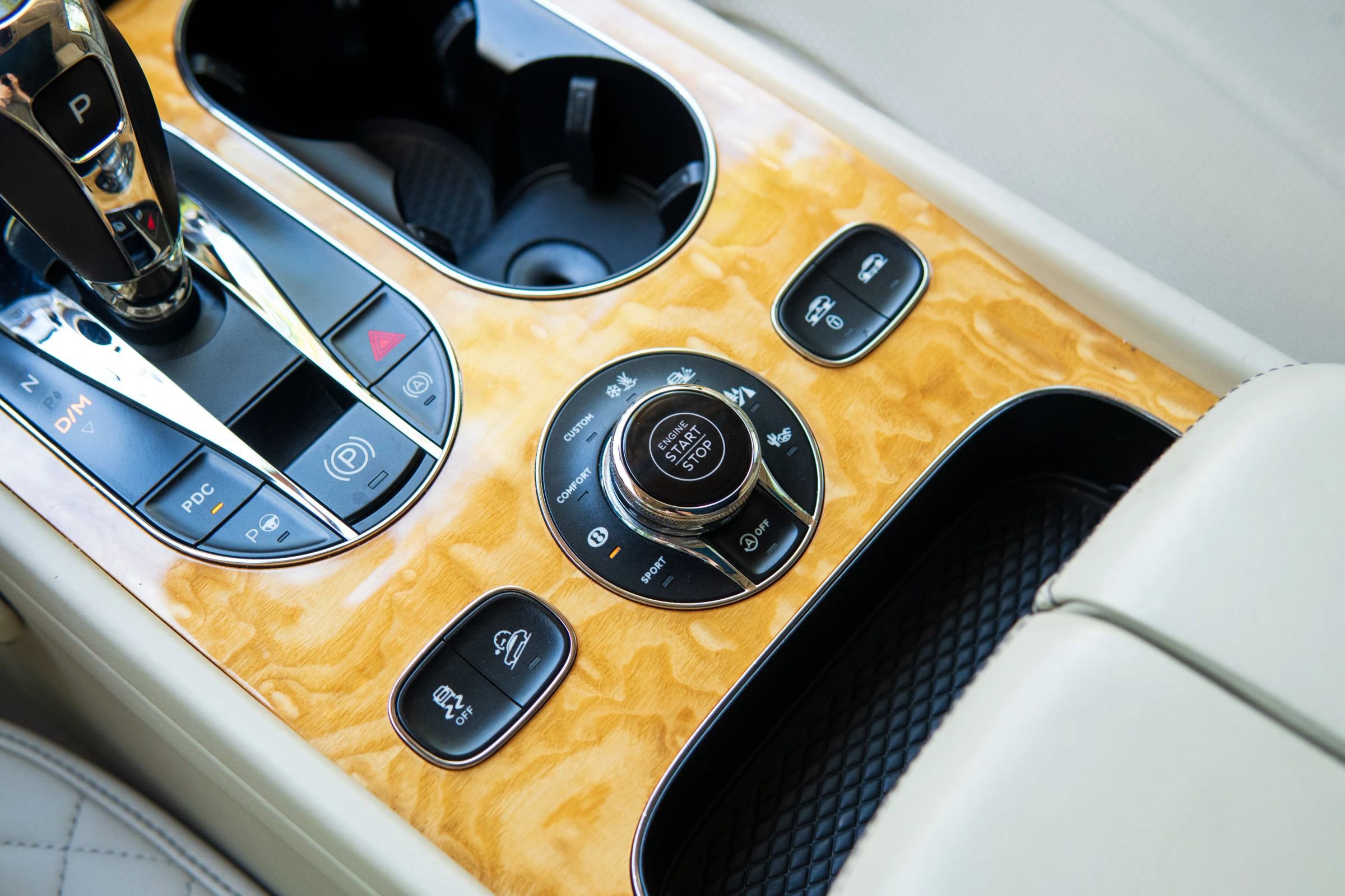 Used 2017 Bentley Bentayga image 33