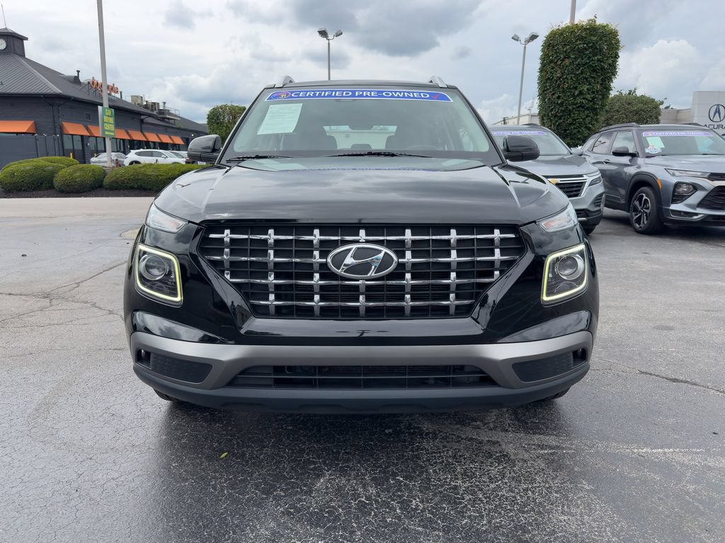 Used 2020 Hyundai Venue SEL w/ Convenience + Premium Package FWD image 3