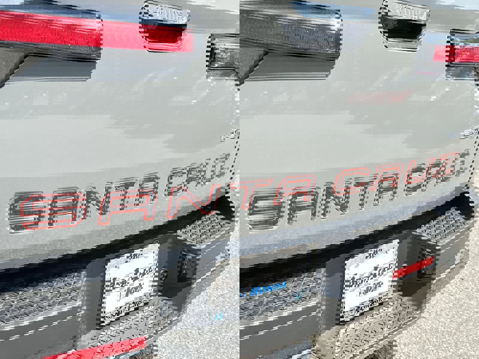 Used 2023 Hyundai Santa Cruz Limited w/ Tow & Go Package image 11