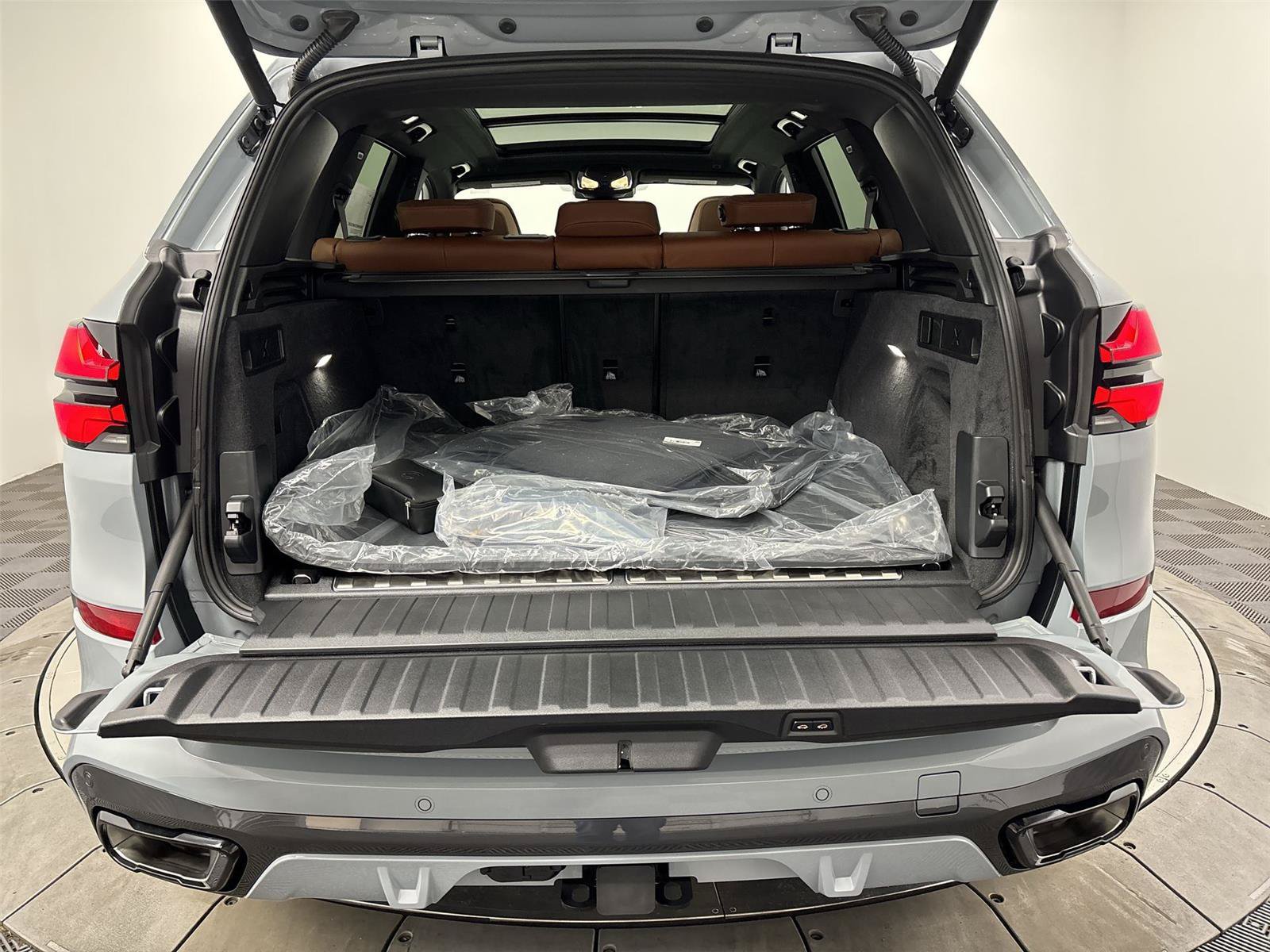 New 2026 BMW X5 xDrive50e w/ M Sport Package AWD/4WD image 21
