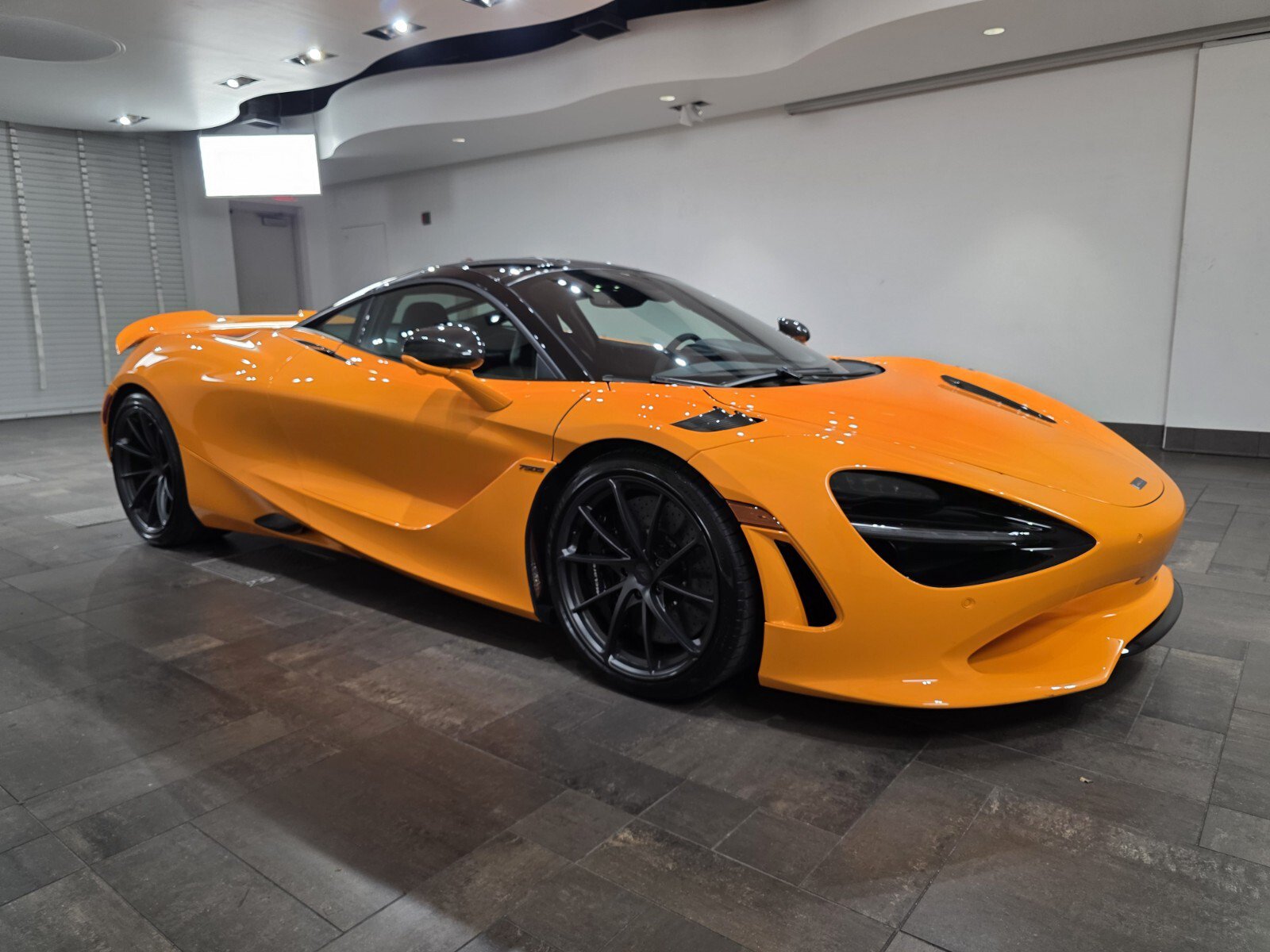 Used 2025 McLaren 750S RWD image 28