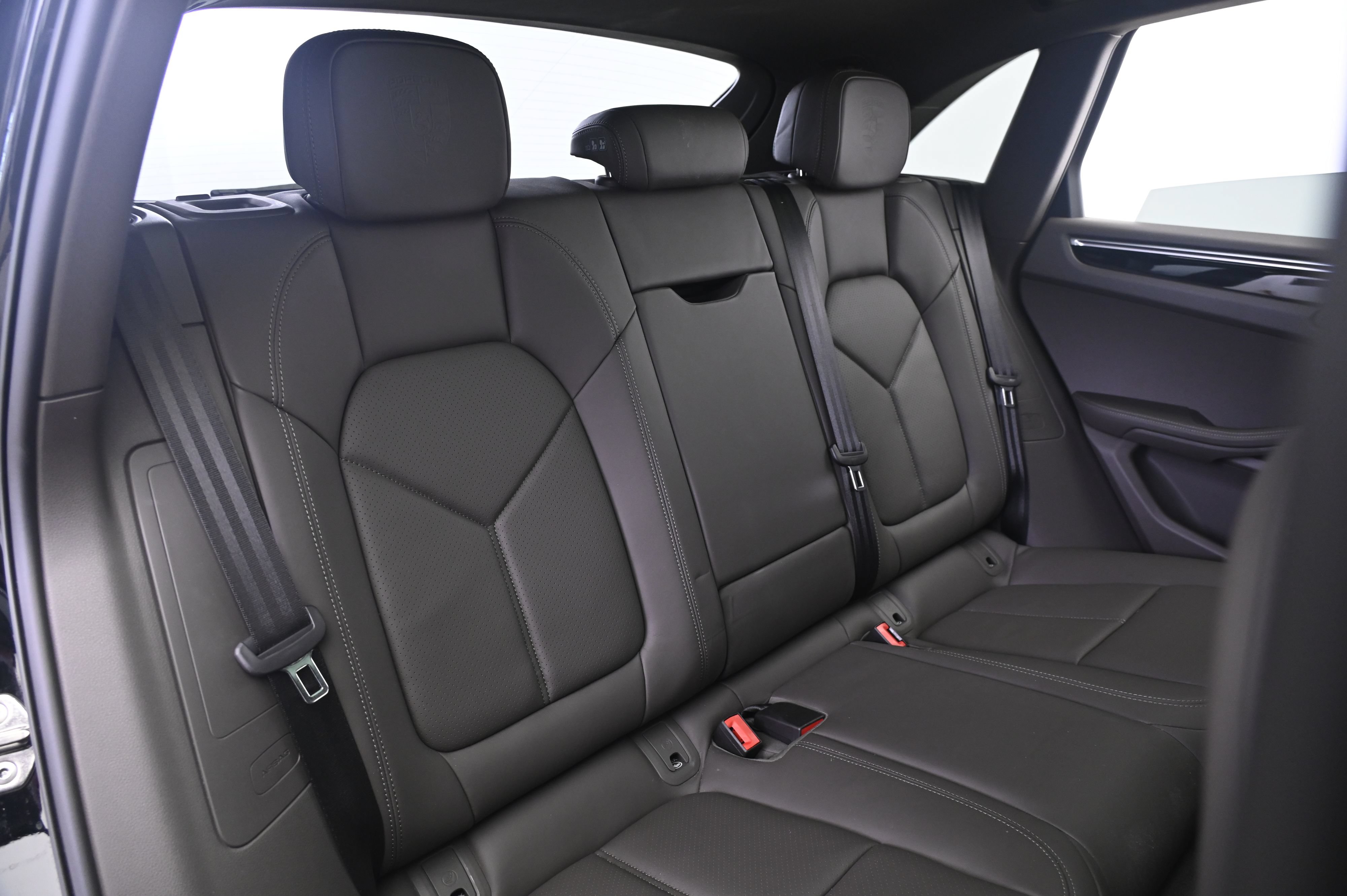 Certified 2024 Porsche Macan S AWD/4WD image 19