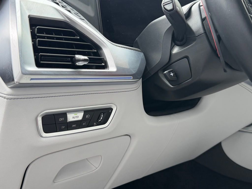 Used 2023 BMW XM AWD/4WD image 16