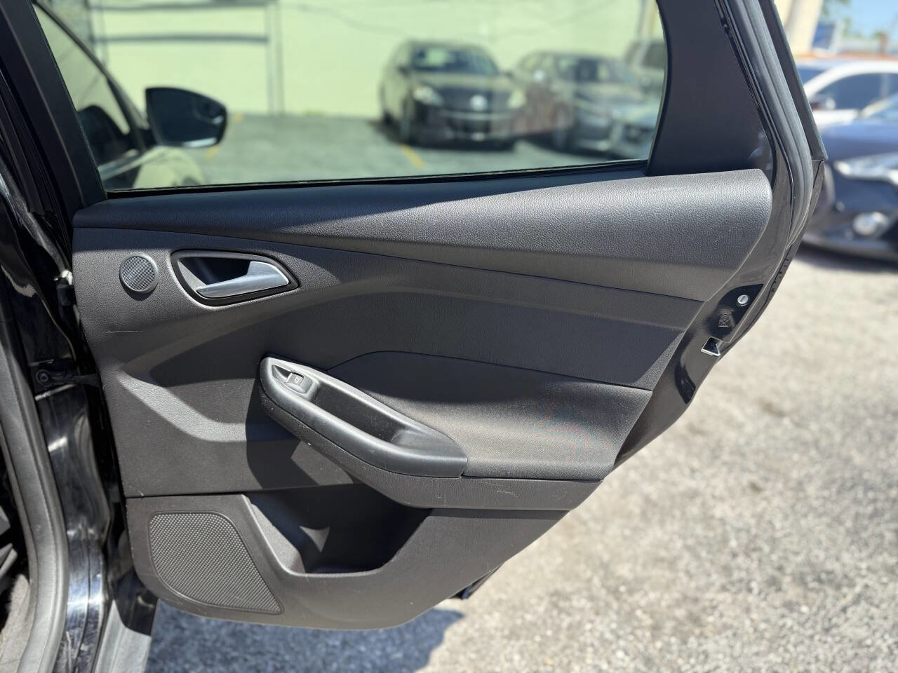 Used 2017 Ford Focus Titanium FWD image 23