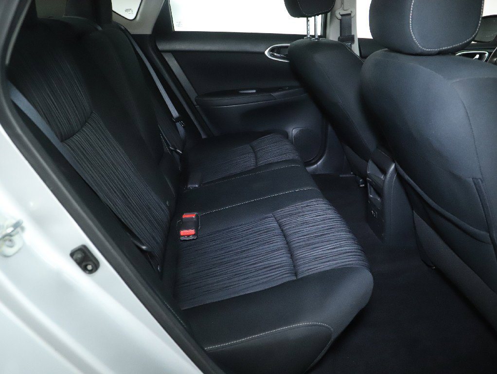 Certified 2019 Nissan Sentra SV FWD image 30