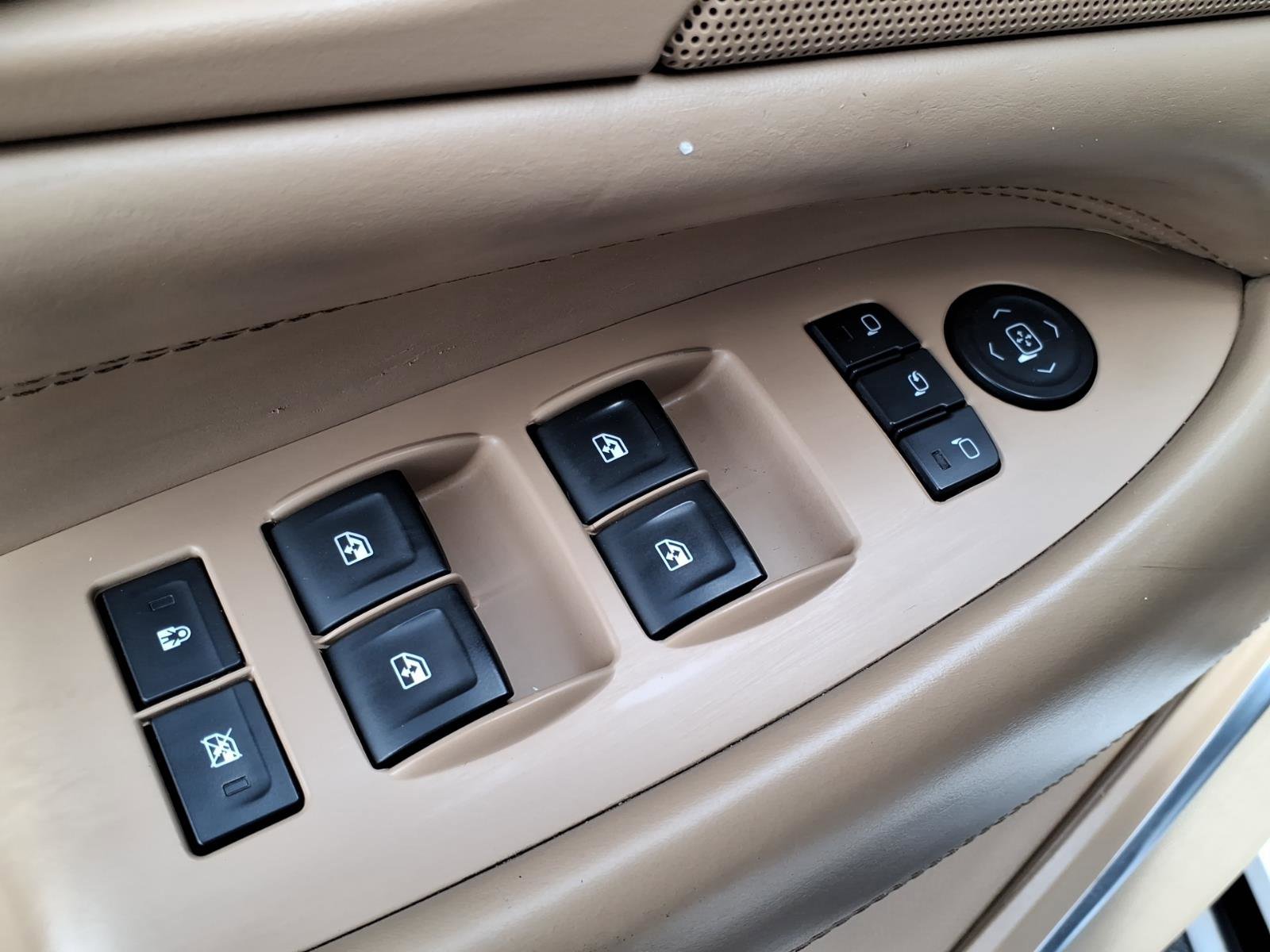 Used 2018 Cadillac Escalade Platinum image 19