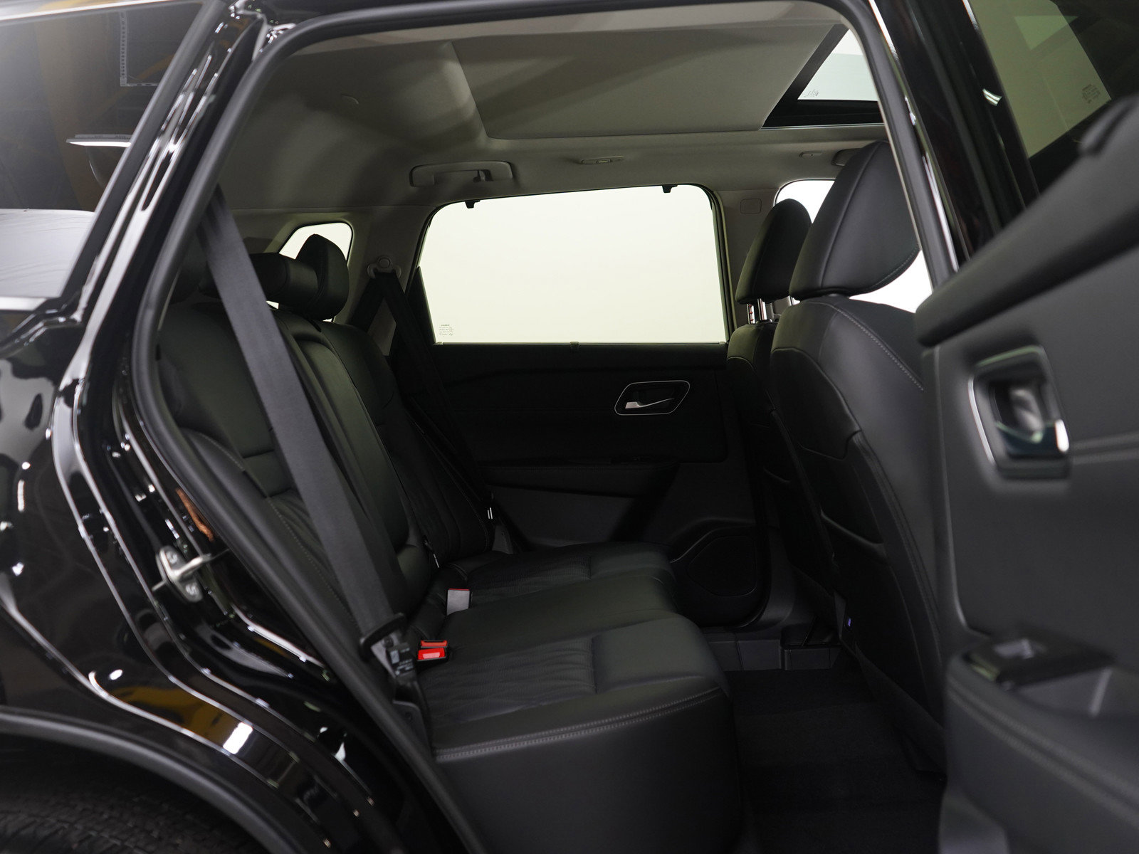 Used 2026 Nissan Rogue Platinum w/ Platinum Premium Package image 12