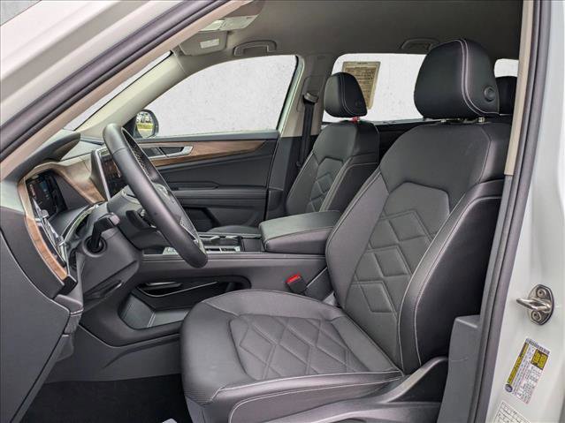 Used 2025 Volkswagen Atlas SE image 17