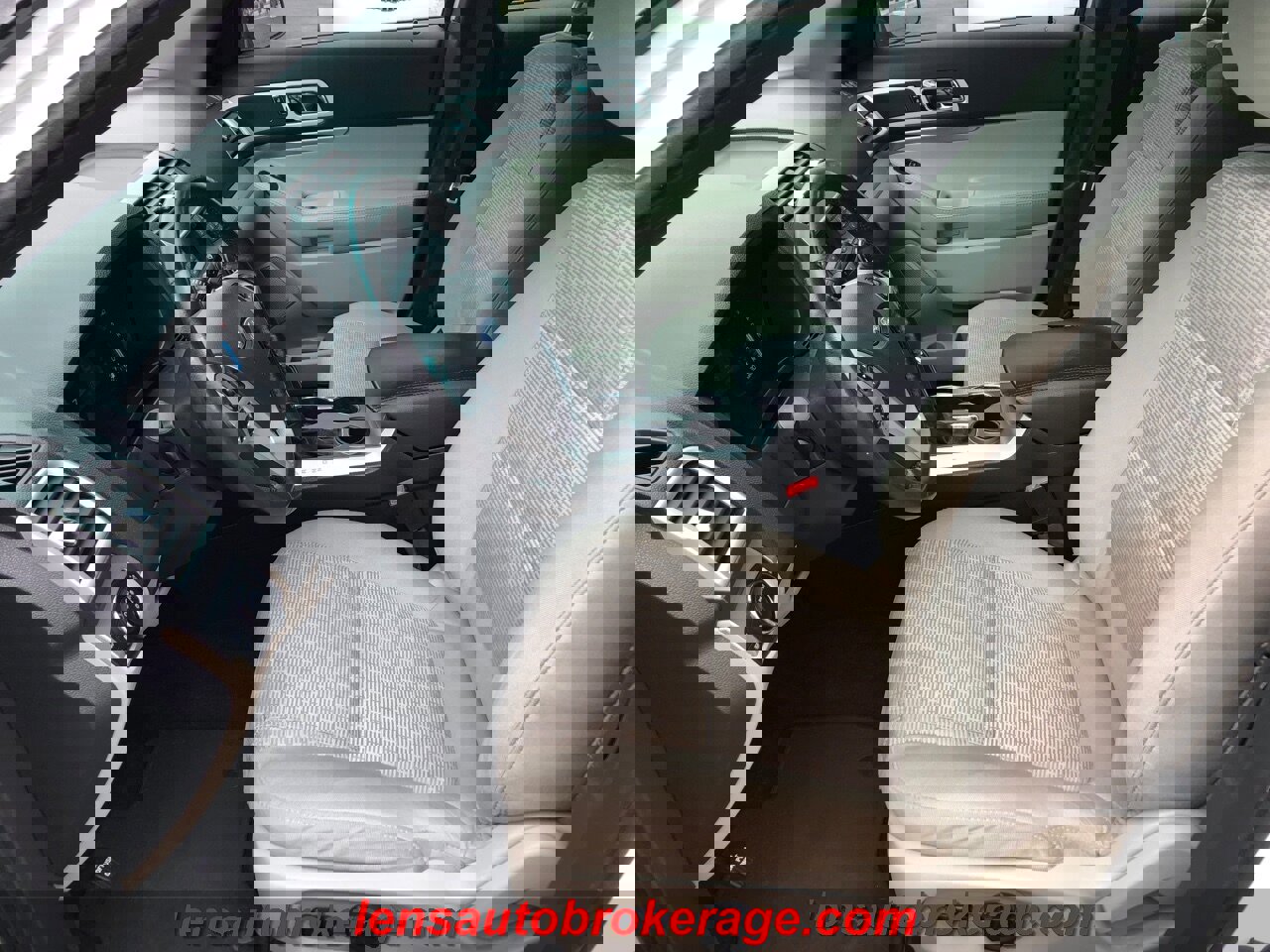 Used 2015 Ford Explorer XLT image 11