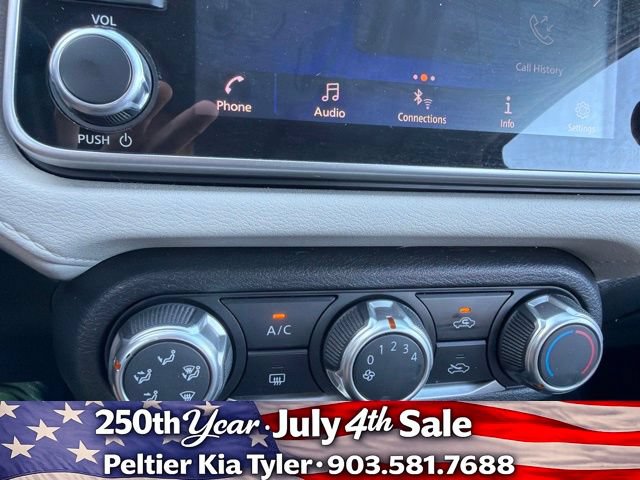 Used 2022 Nissan Versa SV FWD image 18
