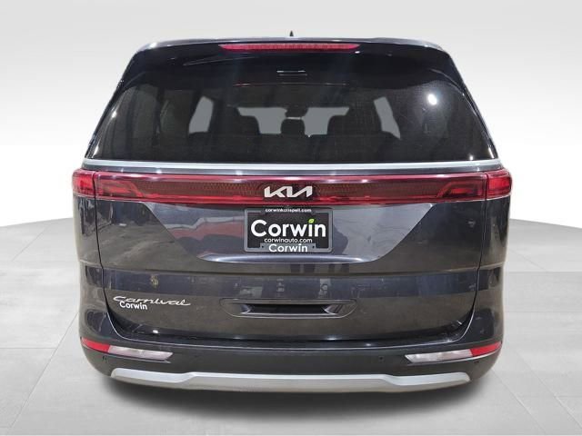 Used 2022 Kia Carnival EX image 11