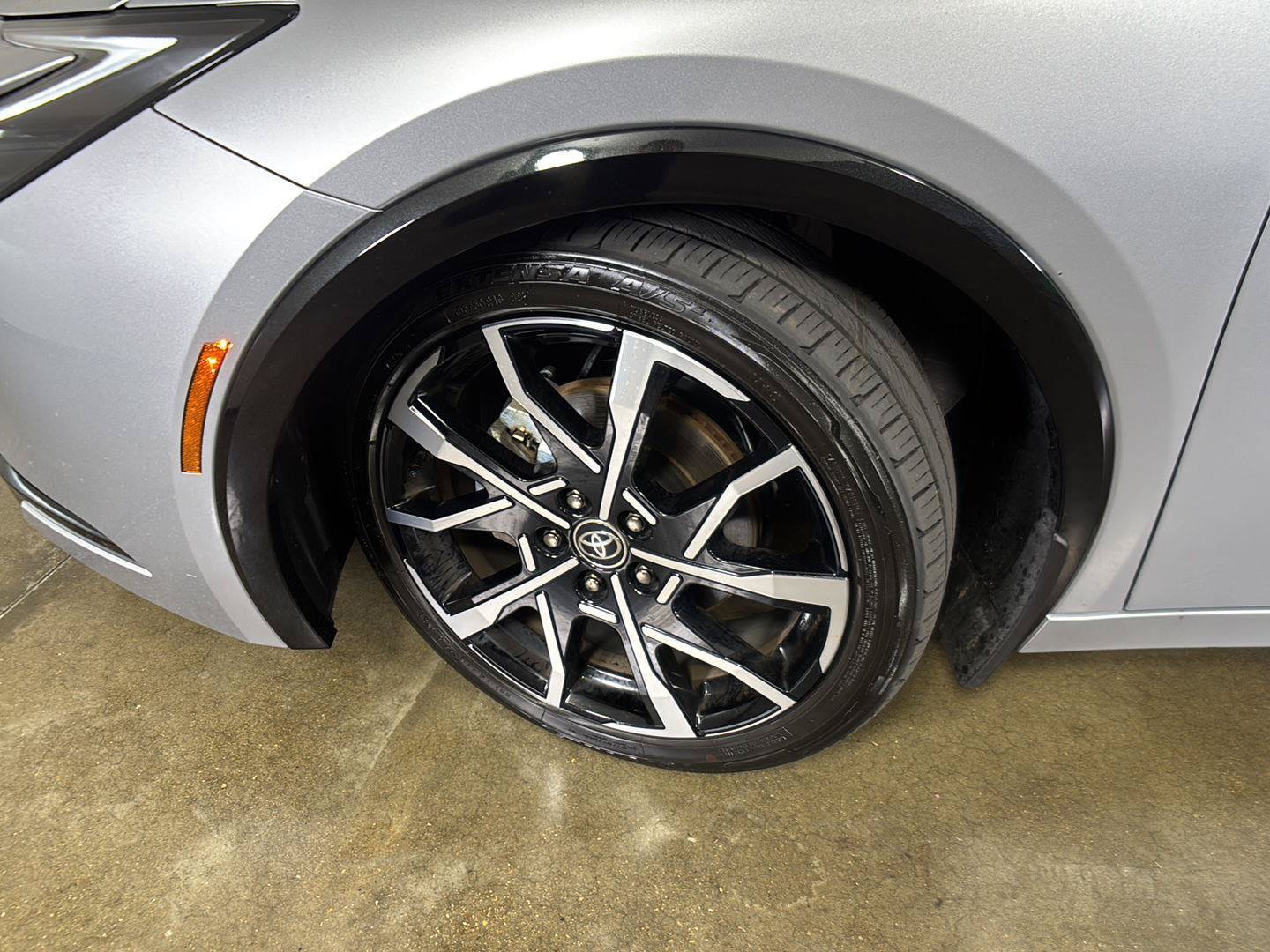 Used 2025 Toyota Prius Plug-In Hybrid FWD image 5