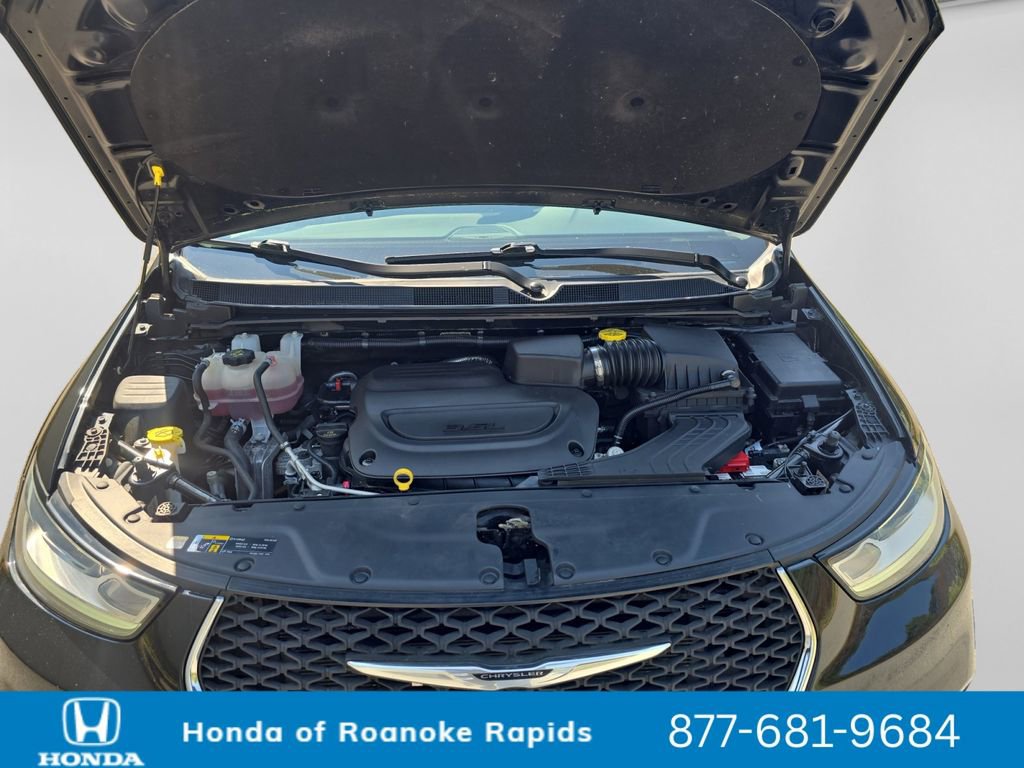 Used 2023 Chrysler Pacifica Touring-L image 20