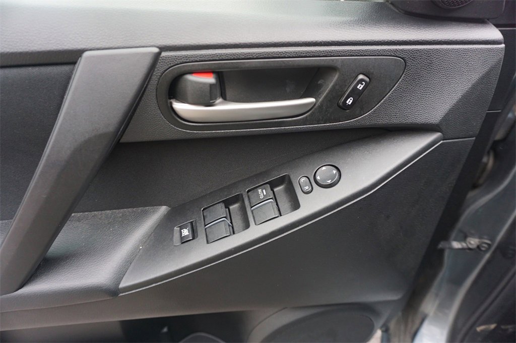 Used 2012 MAZDA MAZDA3 i Touring image 3